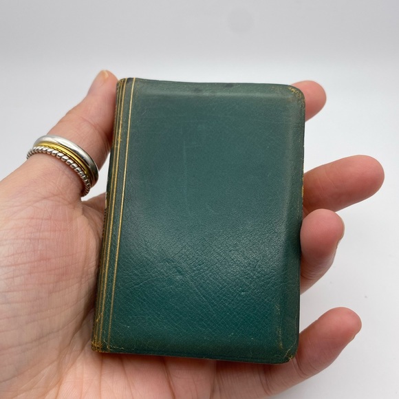 Vintage Burgess & Bowes Midget Series Black Leather Dictionary - Picture 9 of 16